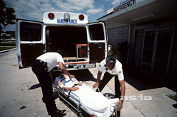 救急車 救急搬送のイメージ
