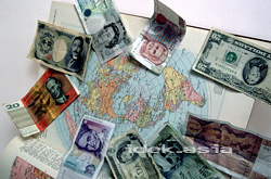 お金のイメージ　世界地図とその国のお金