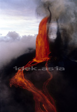 溶岩を噴出すキラウェイ火山
