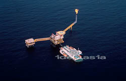 石油掘削 oil well drilling