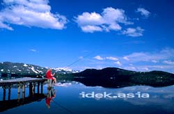 釣りをする女性 スウェーデン
