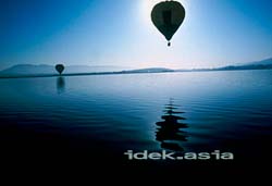 南アフリカ 湖の上の気球