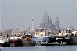 運河から眺めたアムステルダム オランダ AMSTERDAM seen from Canal Holland