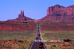 モニュメントバレーを通る163号線 U.S.163 Monument valley